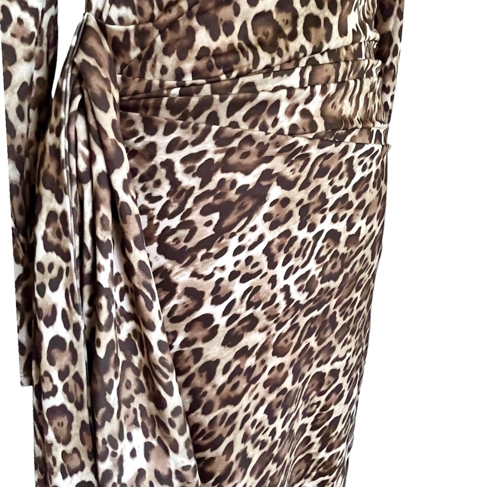 🔥WAYF Leopard woman’s Dress-Small-long sleeves Stretch With Ruched Waist NWOT - Picture 4 of 9